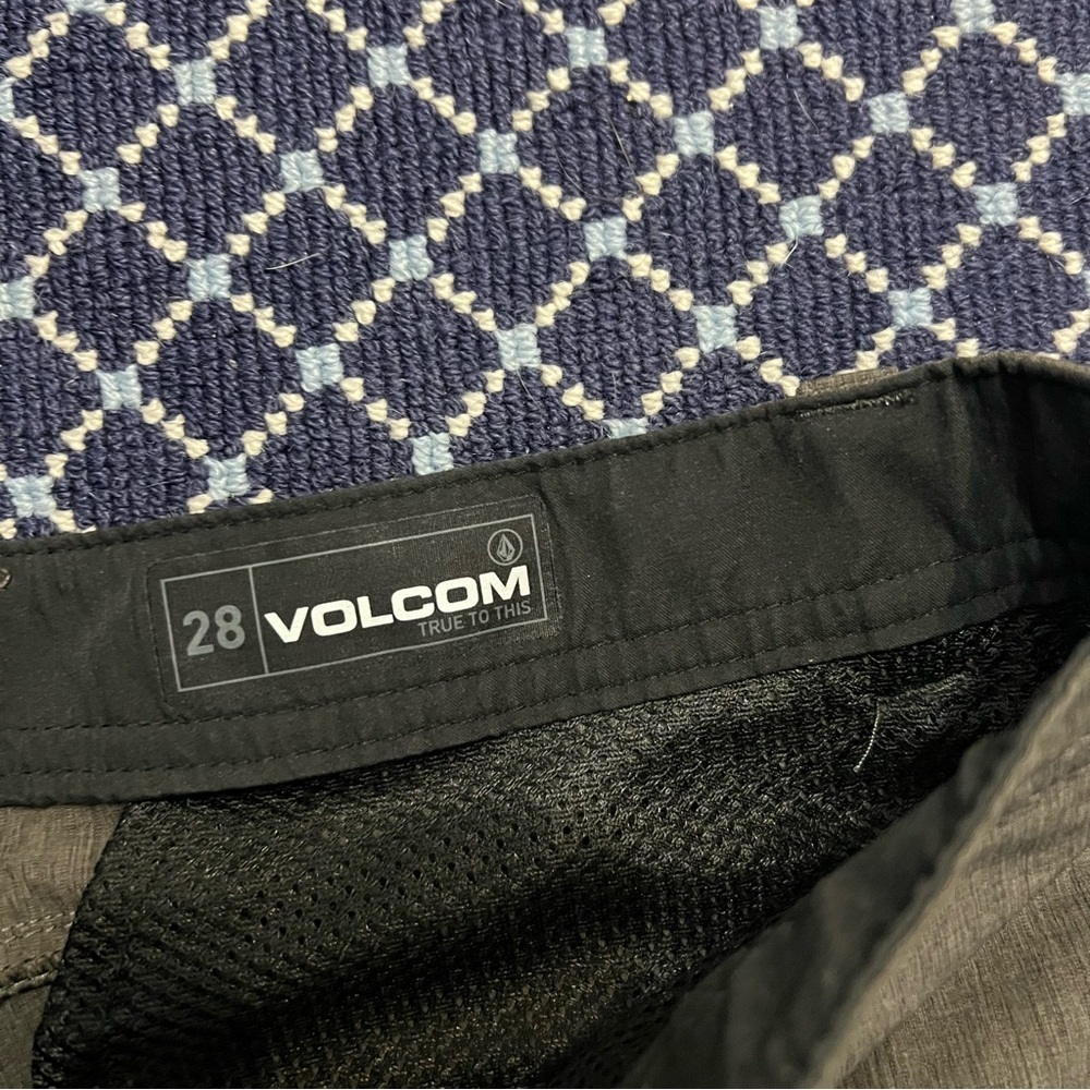 Volcom Shorts - Picture 2 of 4